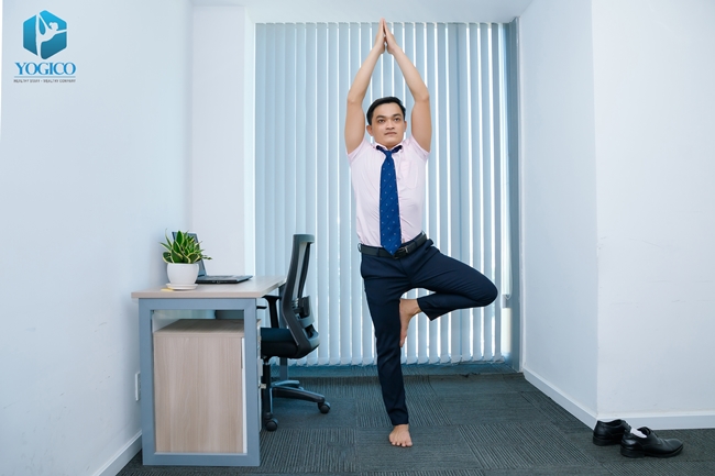 Tập Yoga tại nơi làm việc